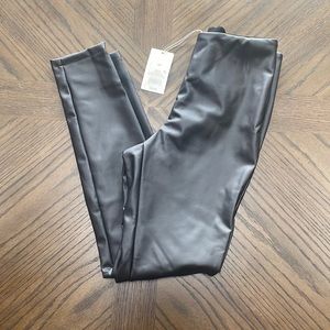 Black stretchy leggings